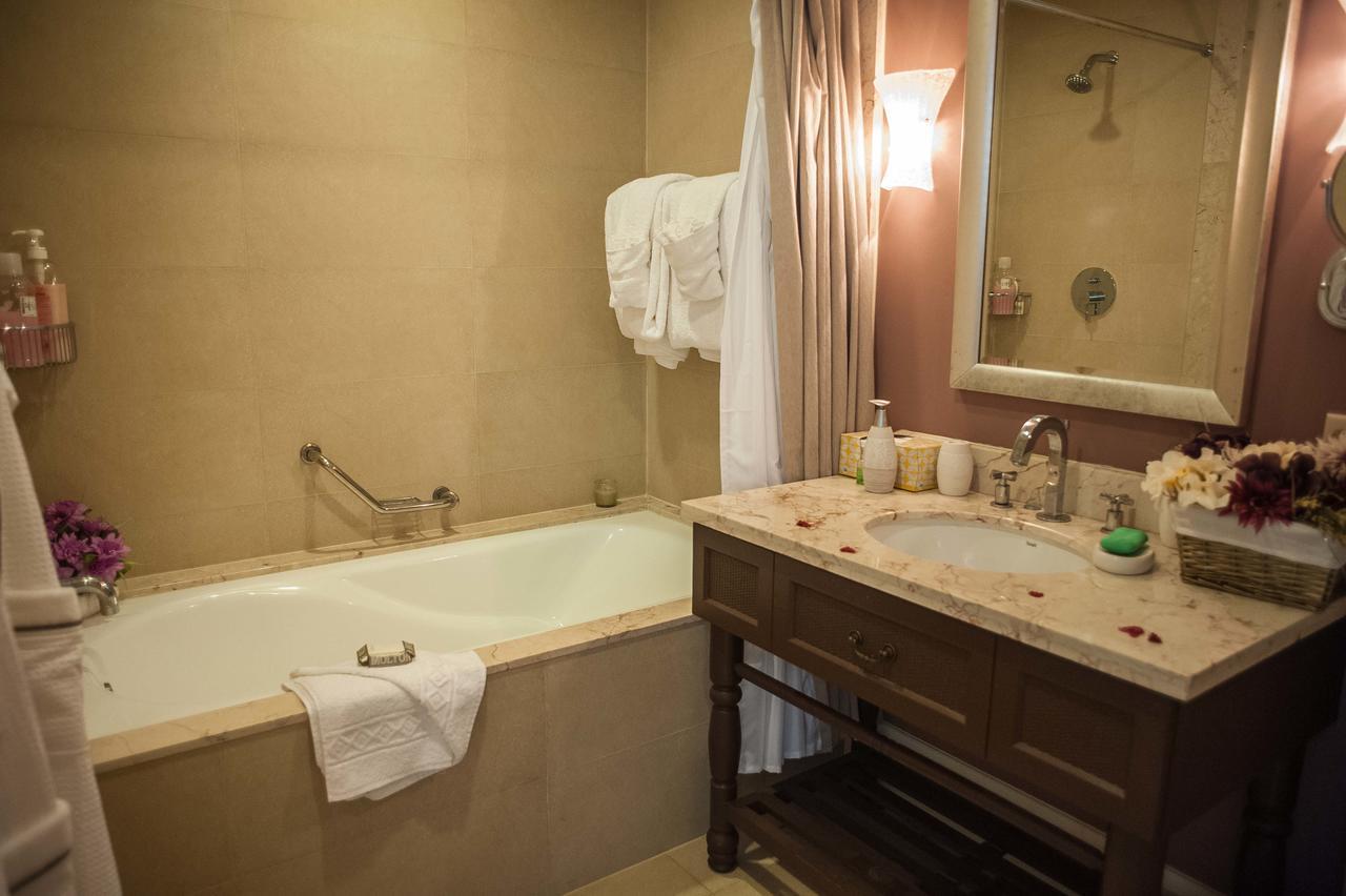 Palmyra Luxury Beach Condos 蒙特哥贝 外观 照片
