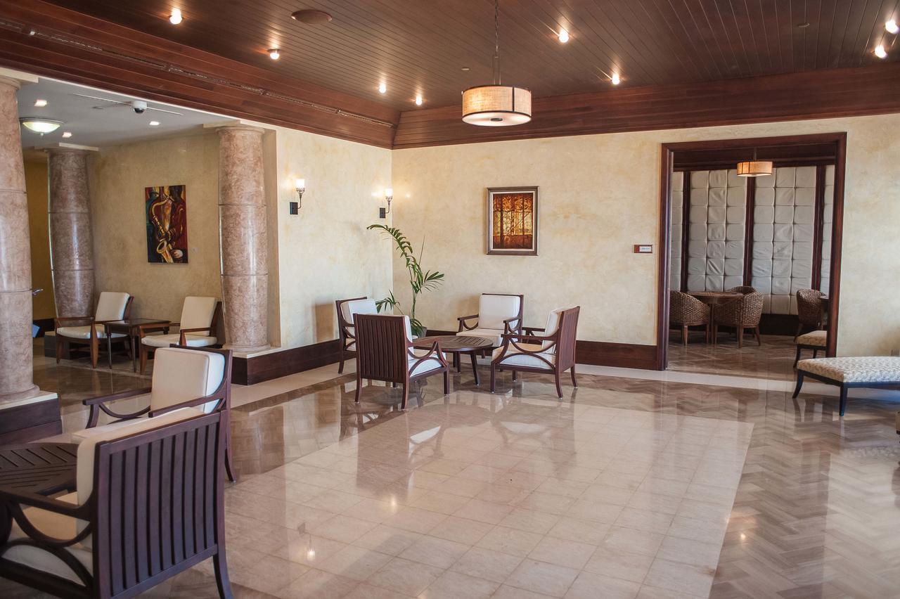 Palmyra Luxury Beach Condos 蒙特哥贝 外观 照片